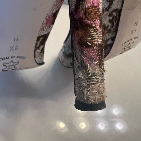 Isaac made in Italy heels with tapestry size 8.5 - Picture 9 of 10
